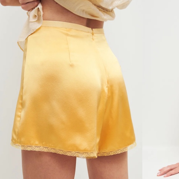Reformation Yellow Satin Women's Shorts - Picture 1 of 3